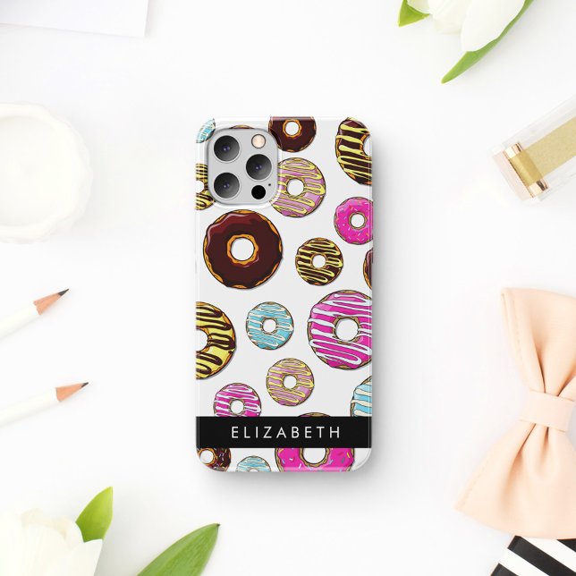 Muster von Donuts, farbenfrohe Donuts, Ihr Name iPhone 16 Hülle (Von Creator hochgeladen)