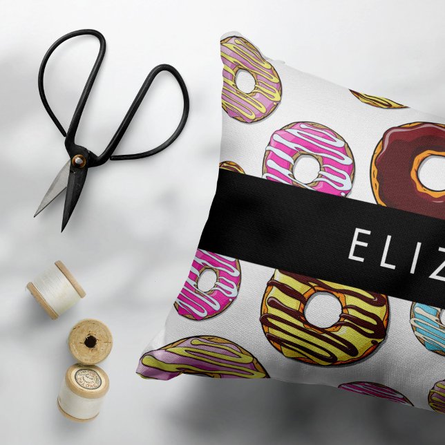 Muster von Donuts, farbenfrohe Donuts, Ihr Name Kissenbezug (Von Creator hochgeladen)