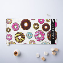 Muster von Donuts, farbenfrohe Donuts, Ihr Name
