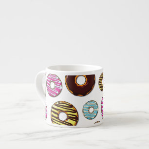 Muster von Donuts, farbenfrohe Donuts, Sprinklen Espressotasse
