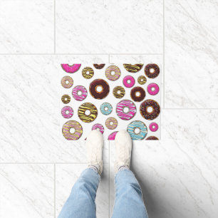Muster von Donuts, farbenfrohe Donuts, Sprinklen Fußmatte