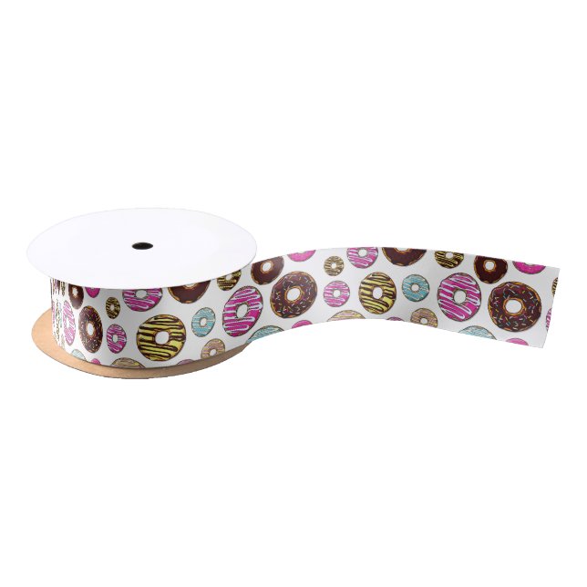 Muster von Donuts, farbenfrohe Donuts, Sprinklen Satinband (Spule)