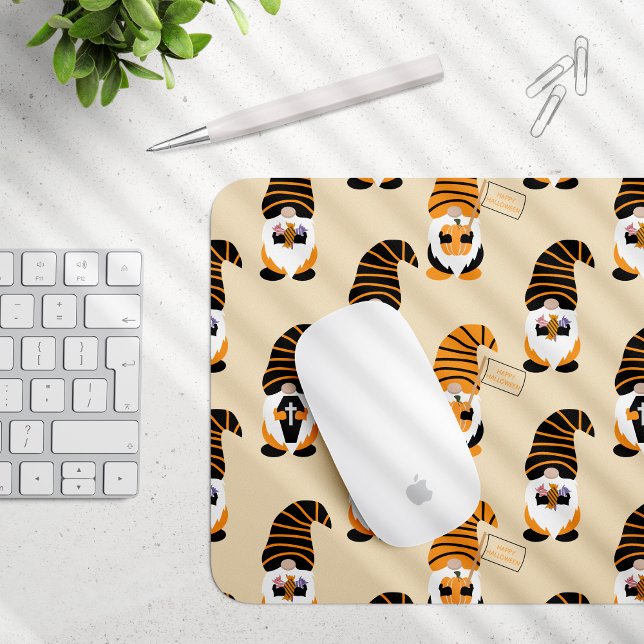 Muster von Gnomen, Halloween-Gnomen-Trick oder -Be Mousepad (Von Creator hochgeladen)