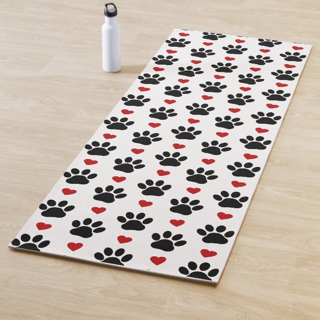 Muster von Paws, Hundepfägen, schwarzen Paws, rote Yogamatte (Beispiel)