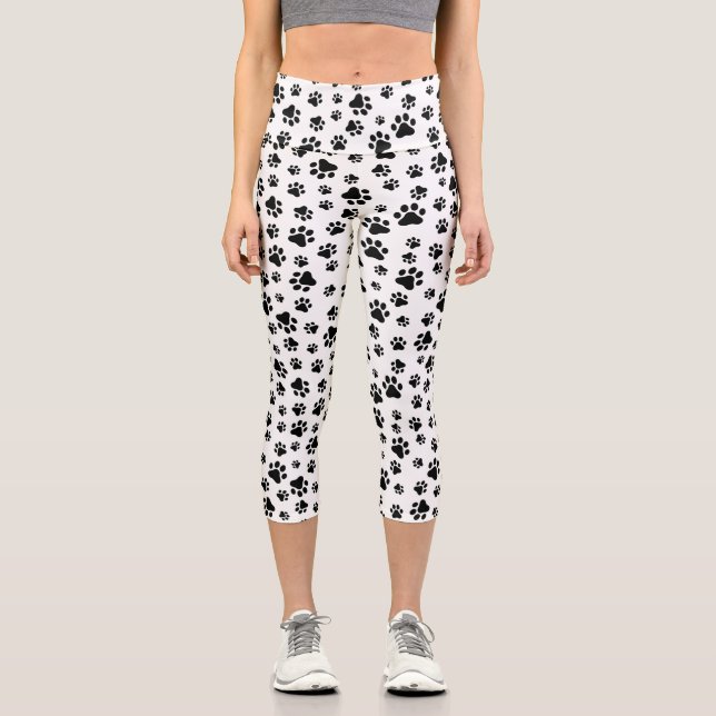 Muster von Paws, Hundeschäften, Schwarz und Weiß Capri Leggings (Vorderseite)