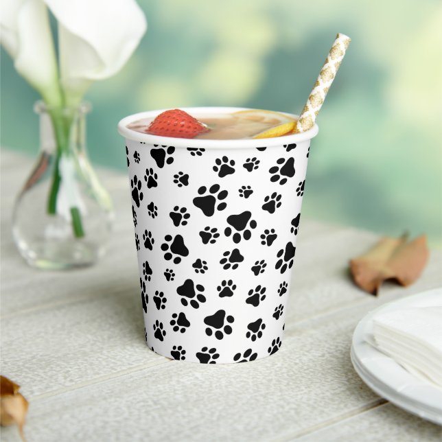 Muster von Paws, Hundeschäften, Schwarz und Weiß Pappbecher (In Situ)