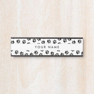 Muster von Pfoten, Hundepfoten, Katzenpfoten, schw Türschild