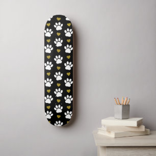 Muster von Pfoten, Hundeschäben, weißen Pfoten, go Skateboard