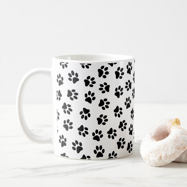 Muster von Pfoten, Hundeschäften, schwarzen Pfoten Kaffeetasse (Mit Donut)