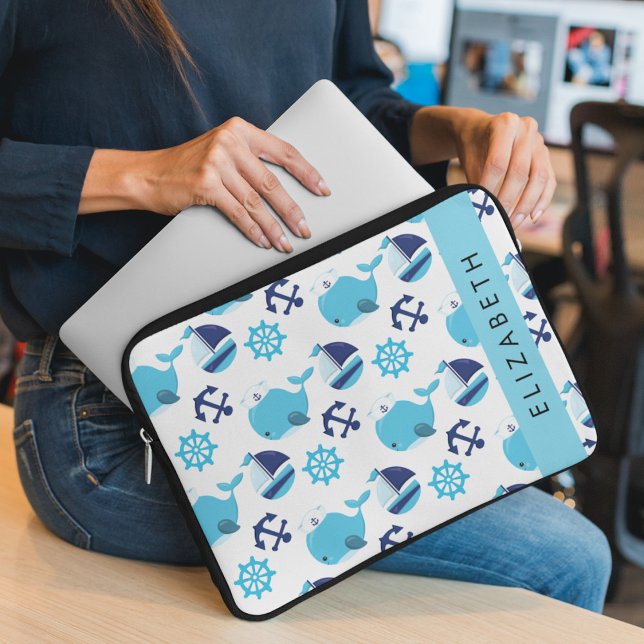 Muster von Walen, Blauen Walen, Ihr Name Laptopschutzhülle (Von Creator hochgeladen)