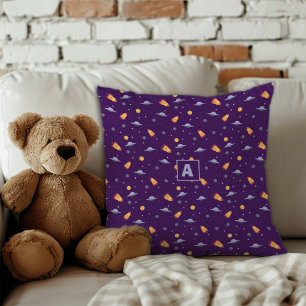 Musterraum lila orange dunkelblau Monogramm  Kissen