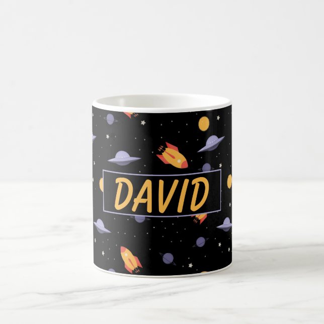 Musterraum orange schwarzer Name Kaffeetasse (Mittel)