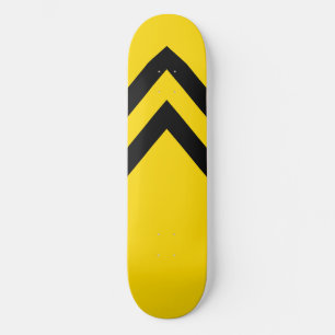 Mutige gelbe und schwarze skateboard