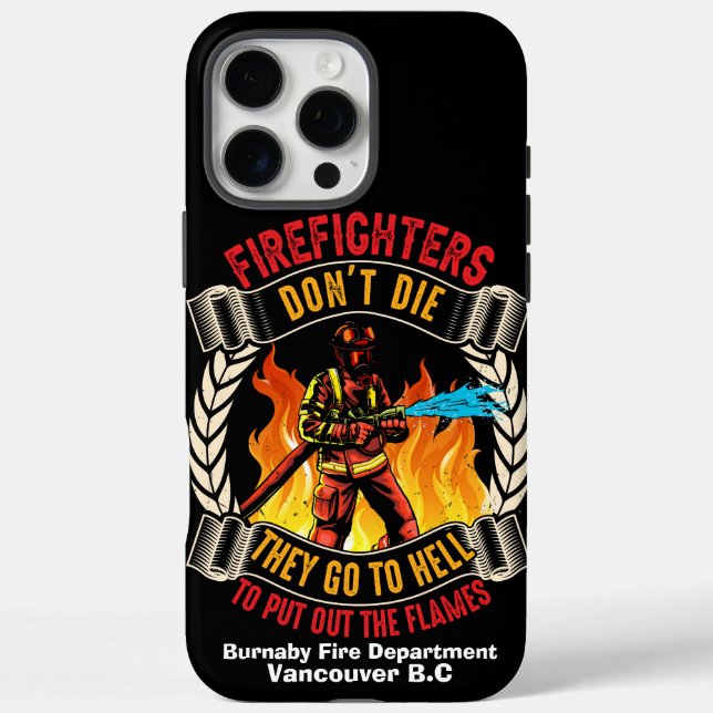Mutiger Feuerwehrmann, der in der Abenddämmerung h iPhone 16 Pro Max Hülle (Rückseite)