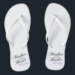 Mutter der Braut, die | Wedding ist, drehen Flip Flops<br><div class="desc">Für weitere Kundenbezogenheit klicken Sie bitte "besonders anfertigen" Knopf und benutzen unser Entwurfswerkzeug,  um diese Schablone zu ändern. Wenn die Wahlen verfügbar sind,  können Sie Text ändern und Bild,  indem es einfach auf "klickt,  redigieren, /entfernen Text oder Bild hier" und addieren Ihre Selbst. Entworfen durch Freepik.</div>