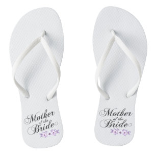 Mutter der Braut, die   Wedding ist, drehen Flip Flops