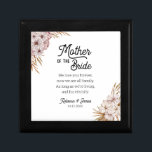 Mutter der Bride Personalisiert Message Geschenkbo Erinnerungskiste<br><div class="desc">Eine Mutter der Braut-Hochzeitsgeschenk-Sake-Box, die ein boho Blumendesign und ein modernes kalligrafisches Design bietet. Benutzerdefiniert die Nachricht, Namen und Daten mithilfe der Personalisierungsoption. Suchen Sie nach etwas mehr Sitten? Bitte kontaktieren Sie mich für eine individuelle Bestellung. ****Für individuelle Anfragen, die Sie mit meiner Hilfe benötigen, stellen Sie diese Ware nicht...</div>