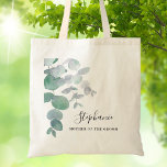 Mutter der Groom Eukalyptus Gewohnheit Tragetasche<br><div class="desc">Diese elegante Mutter der Groom Tote Tasche ist mit Aquarell Eukalyptus-Blätter in sanften Grüntönen dekoriert. Einfach anpassbar. Verwenden Sie zum Bearbeiten das Entwurfstool, um den Schriftart, die Größe des Schriftartes oder die Farbe zu ändern. Weil wir unsere Kunstwerke erstellen, werden Sie dieses exakte Bild von anderen Designern nicht finden. Original...</div>