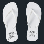 Mutter der Groom Wedding Calligraphy Flip Flops<br><div class="desc">Für weitere Anpassungen klicken Sie bitte auf die Schaltfläche "Anpassen" und verwenden Sie unser Designwerkzeug, um diese Vorlage zu ändern. Wenn die Optionen verfügbar sind, können Sie Text und Bild ändern, indem Sie einfach auf "Text oder Bild hier bearbeiten/entfernen" klicken und Ihre eigenen hinzufügen. Wenn Sie möchten, dass dieses Design...</div>
