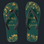 Mutter des Groom Emerald Green & Gold Foliage Flip Flops<br><div class="desc">Diese wunderschöne Mutter des Bräutigams smaragdgrün und goldgrün blättrige Flip Flops mit goldenem Blattmuster und moderner Typografie auf zeitlosem dunkelgrünen Hintergrund. Es ist ein schönes Geschenk für Ihr Brautparty. Anzeigen der Auflistung auf dieser Seite, um passende Elemente zu finden. Staffel es mit deinen Informationen anpassen. Wenn Sie gewollt haben, um...</div>