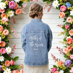 Mutter des Groom Wedding Brautparty Jeansjacke<br><div class="desc">Mutter der Groom Denim Jacket für Hochzeit Brautparty mit weißem Text. Mehr Produkte mit diesem Design sind in der folgenden Kollektion zu finden.</div>