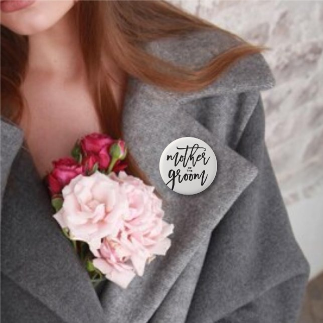 Mutter des Groombrush-Hochzeitsstils Brautparty Button ('Mother of the Groom' Brush Script Calligraphy Wedding Rehearsal Pin Button @ fatfatin_blue_knot)