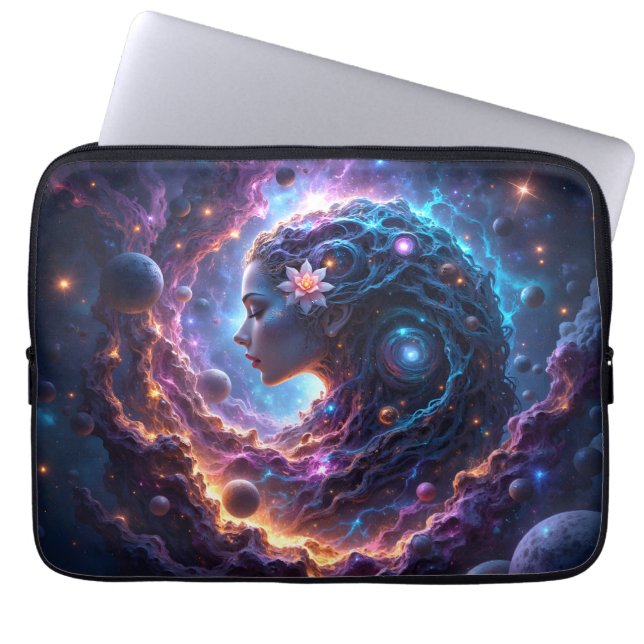 Mutter des Universums – Die die Sterne träumt. Laptopschutzhülle (Vorderseite)