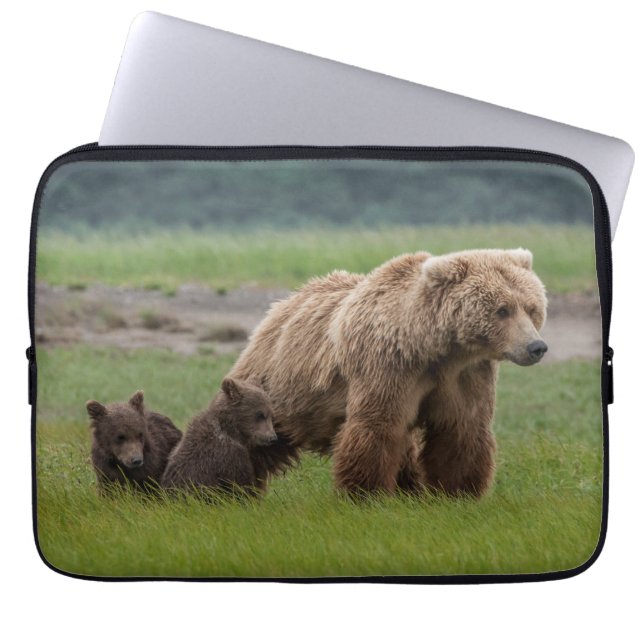 Mutter Grizzly Bär mit Twin Cubs Laptopschutzhülle (Vorderseite)