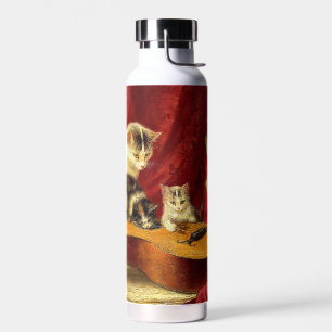 Mutter Katze und Kätzchen spielen mit Gitarre Trinkflasche