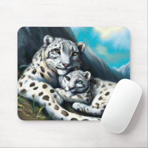 Mutter Schneeleopard und Cub in den Bergen Mousepad