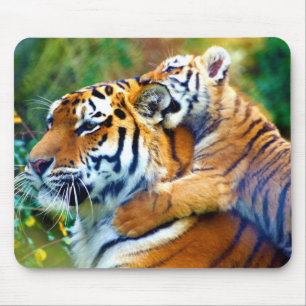 Mutter-Tiger mit Baby CUB-Klettern und beißendes Mousepad