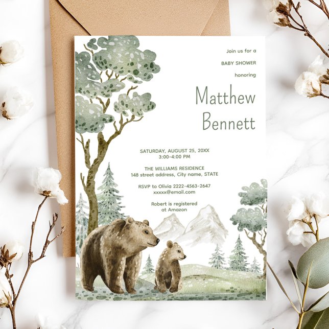 Mutter und Kind tragen Aquarellwald-Einladung Einladung (Sage green watercolor forest baby shower invite with mother and baby bear. Perfect for nature-themed)