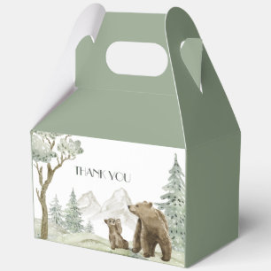 Mutter und Kind tragen Aquarellwald-Einladung Geschenkschachtel