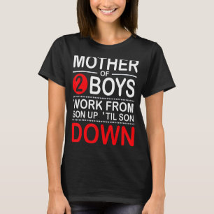 Mutter von 2 Jungen arbeitet von Son Up bis Son Do T-Shirt