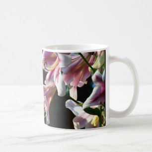 Mutter von drei Kindern auf der Suche nach mehr Ka Kaffeetasse