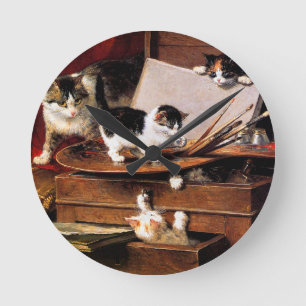 Mutterkatze und Kätzchen am Tisch Runde Wanduhr