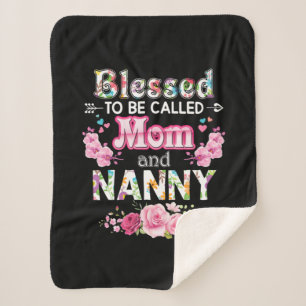 Mutterkunst gesegnet, als Mama und Kindermädchen b Sherpadecke