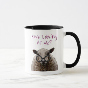 Mutterschaf, das mich DeNiro Schafe 2 betrachtet Tasse
