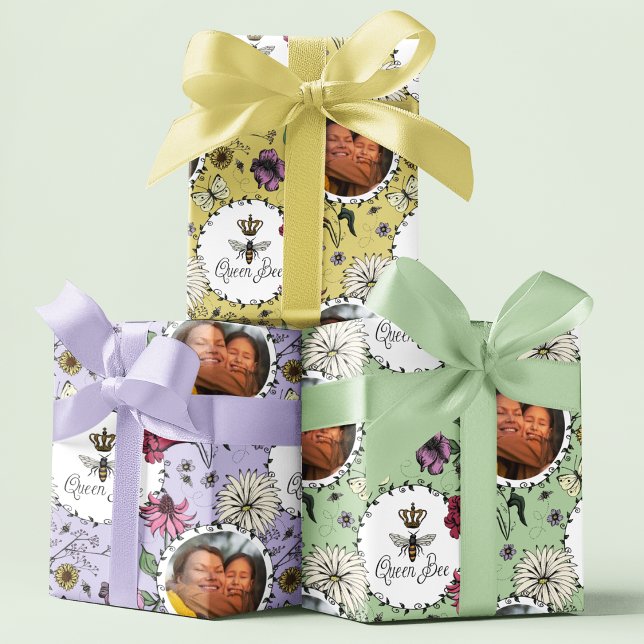 Muttertag Foto Queen Bee Floral Geschenkpapier Set (Beautiful hand-drawn Queen Bee Custom Photo Mothers Day Paper. Queen bee, crown, flowers, bee hive.)