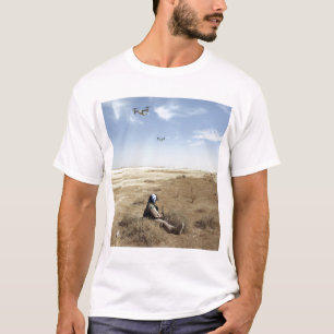 MV-22B Ospreysfliege über US-Marine-Krankenhaus T-Shirt