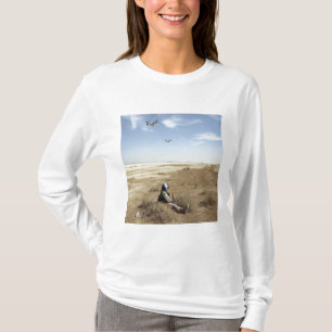 MV-22B Ospreysfliege über US-Marine-Krankenhaus T-Shirt