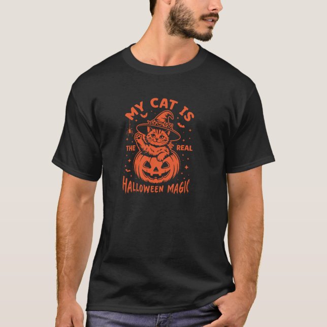 My cat is the real Halloween magic Funny Skeleton  T-Shirt (Vorderseite)