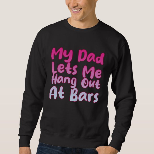 My Dad Lets Me Hang Out At Bars Sweatshirt (Vorderseite)