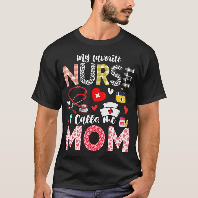 My Favorite Nurse Calls Me Mom Nursing Daughter So T-Shirt (Vorderseite)