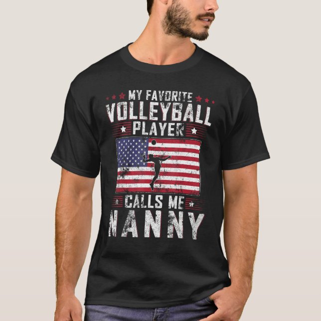 My Favorite Volleyball Player Calls Me Nanny Mothe T-Shirt (Vorderseite)