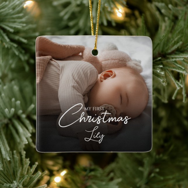 My First Christmas Baby Girl Stats Photo Script Keramikornament (Baum)