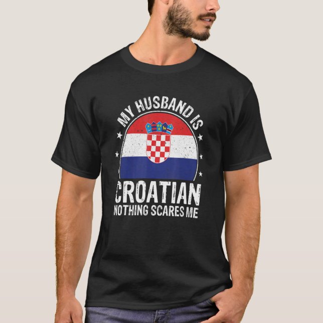 My Husband Is Croatian Nothing Scares Me Croatian  T-Shirt (Vorderseite)
