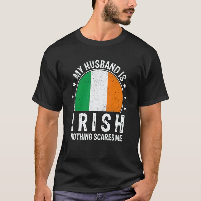 My Husband Is Irish Nothing Scares Me Irish Husban T-Shirt (Vorderseite)