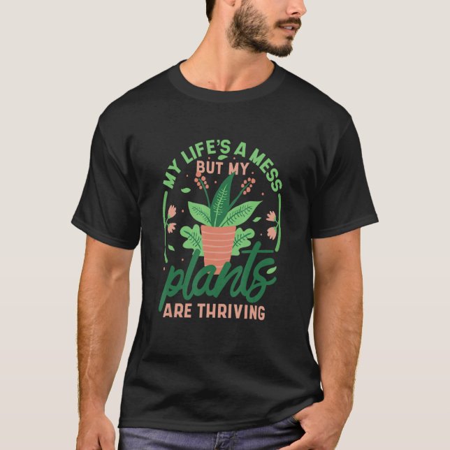My Life's A Mess But My Plants Are Thriving 1 T-Shirt (Vorderseite)