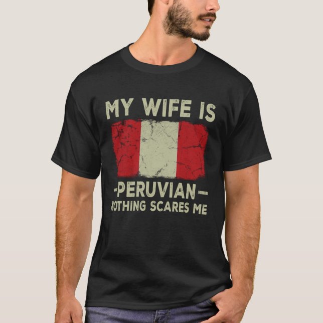 My Wife is Peruvian Nothing Scares Me Husband T-Shirt (Vorderseite)